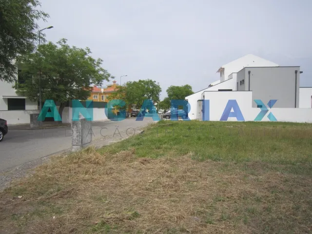 Ver detalhes: Venda Terreno Urbano T0